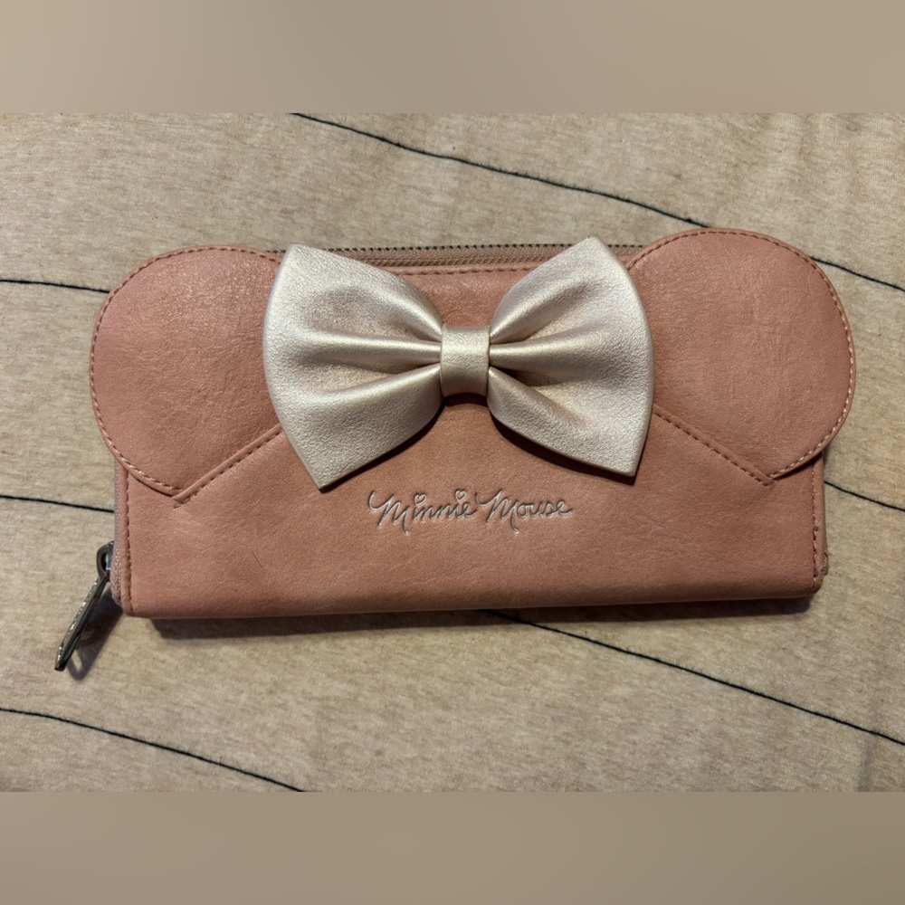 Disney Loungefly Minnie Mouse Wallet